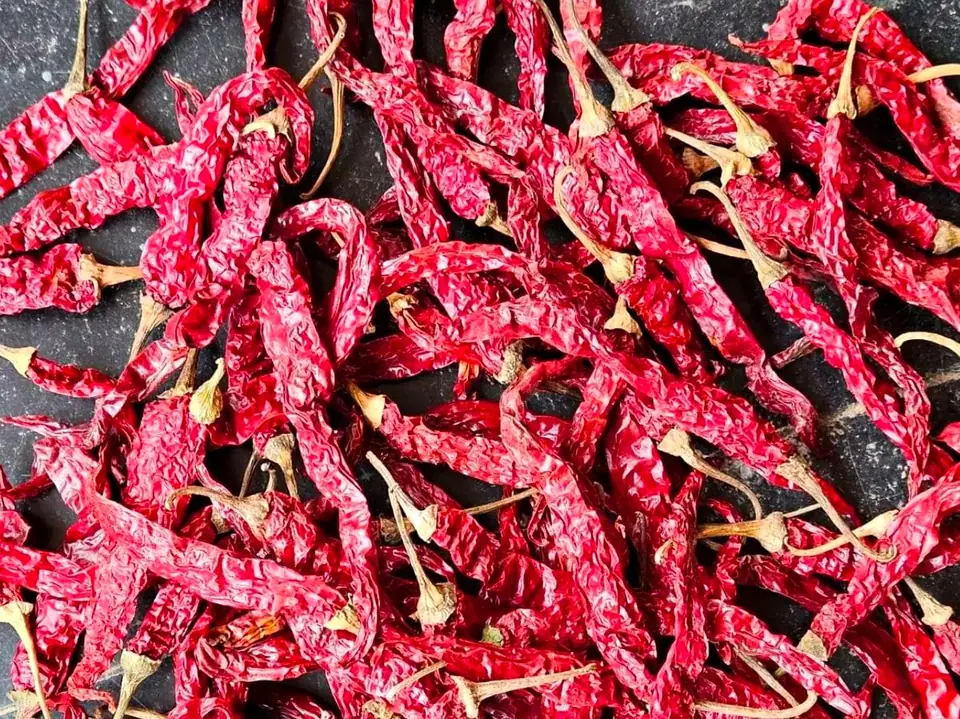 Laali Laali dried red chillies with long twisted pods